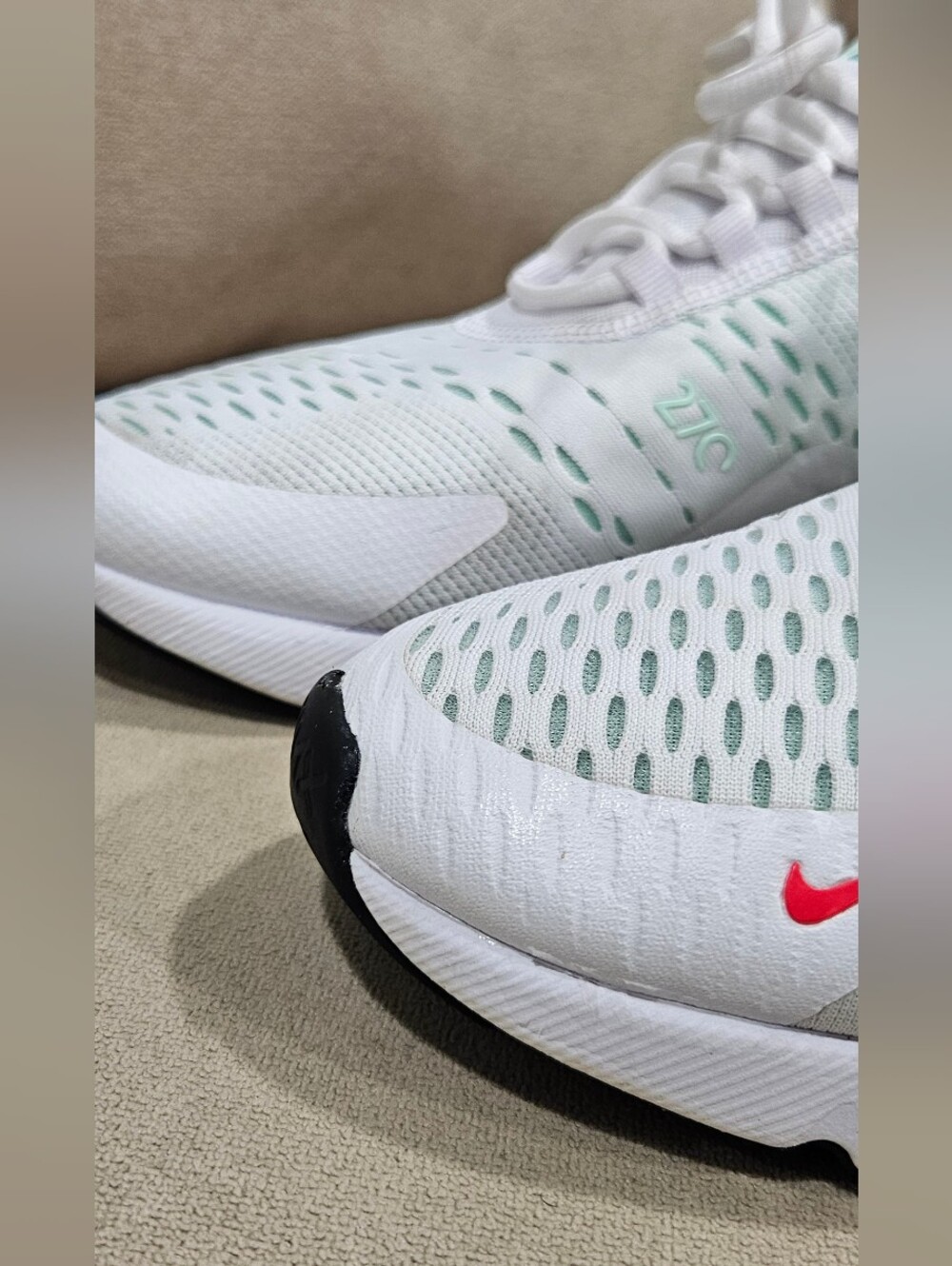 Nike Air Max 270 Women's White Mint and Teal Sneakers SIZE 7 - Picture 3 of 13